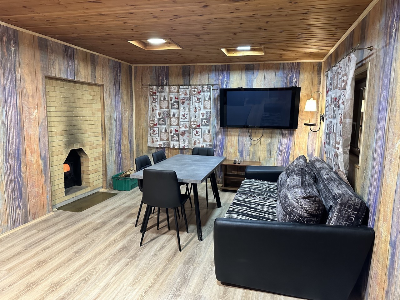 Polar Inn House 